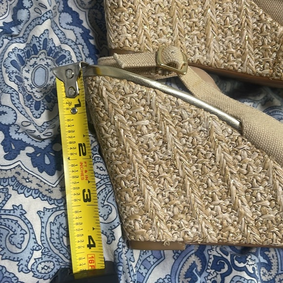 Tahari Gold Wedges - Picture 5 of 5